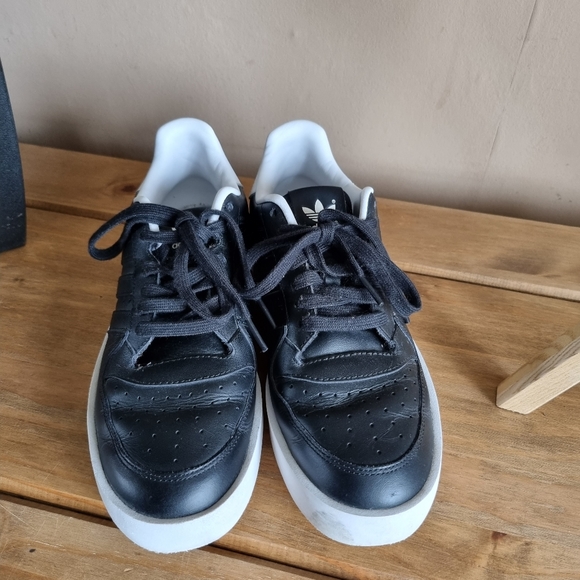 Adidas black leather trainers uk 8 - Picture 2 of 8